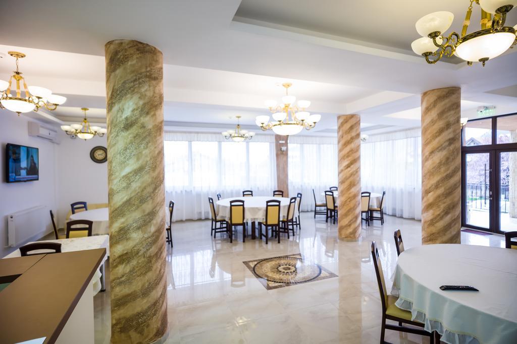 Hotel-Restaurant Ayan Piatra Neamţ Exterior foto