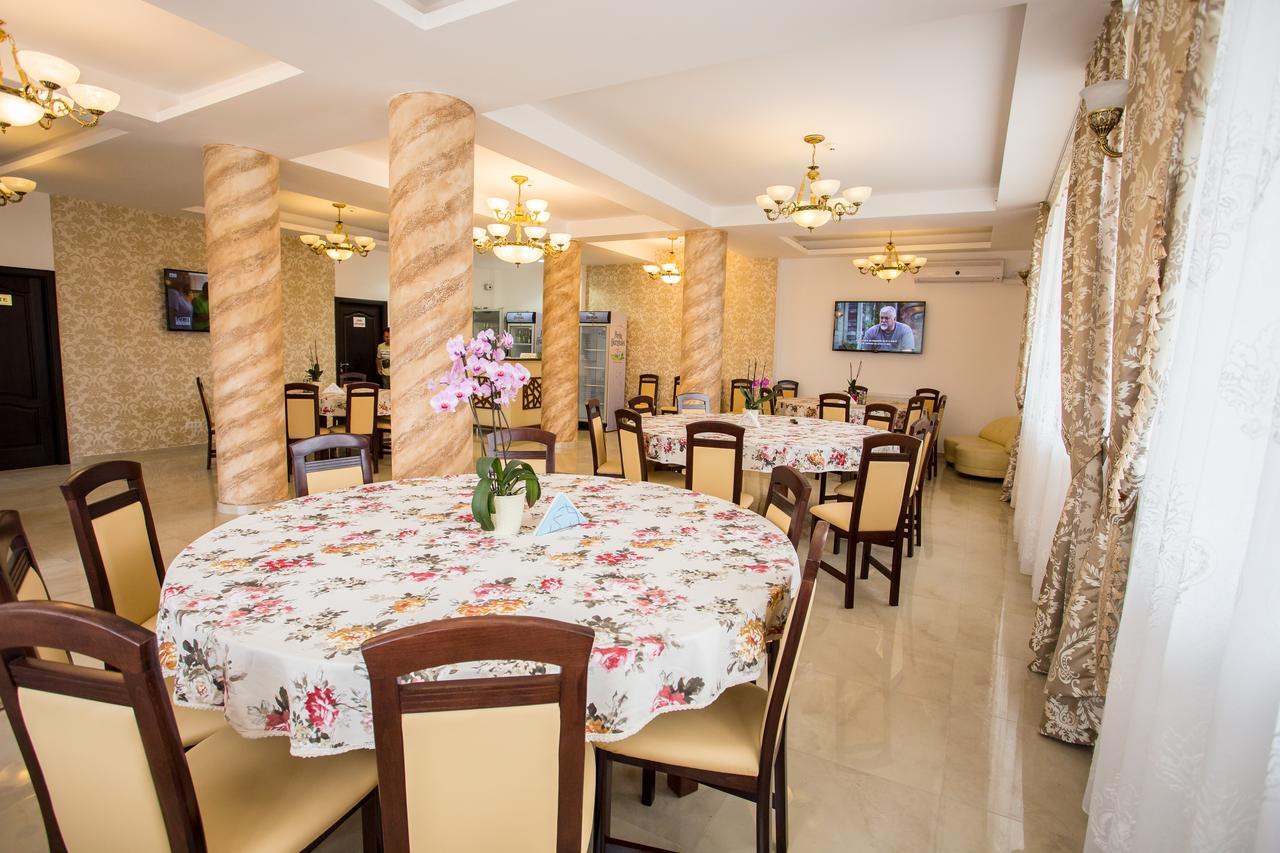 Hotel-Restaurant Ayan Piatra Neamţ Exterior foto